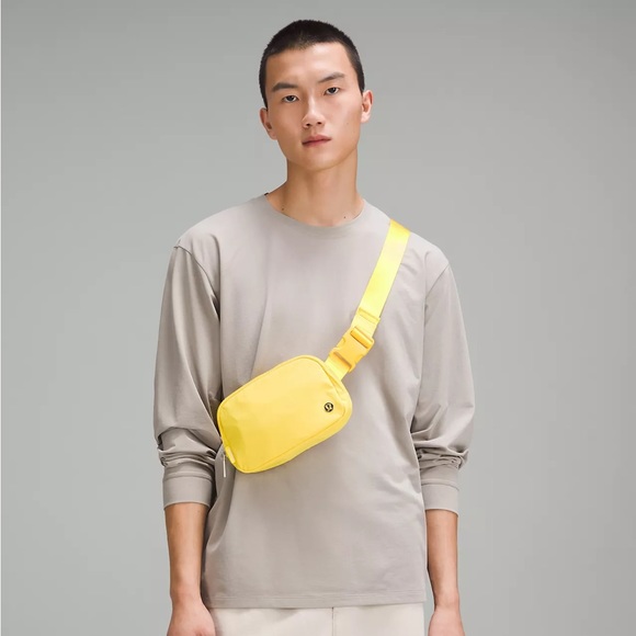 LULULEMON | ✨NEW✨ Everywhere Belt Bag 1L in Utility Yellow - Picture 2 of 6